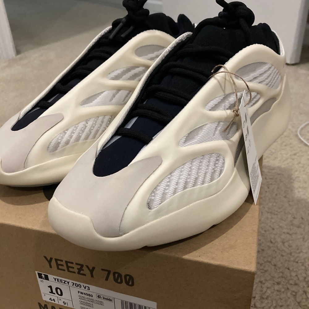 Yeezy 700 v3 azael new and unworn with box deadstock - Picture 5 of 5